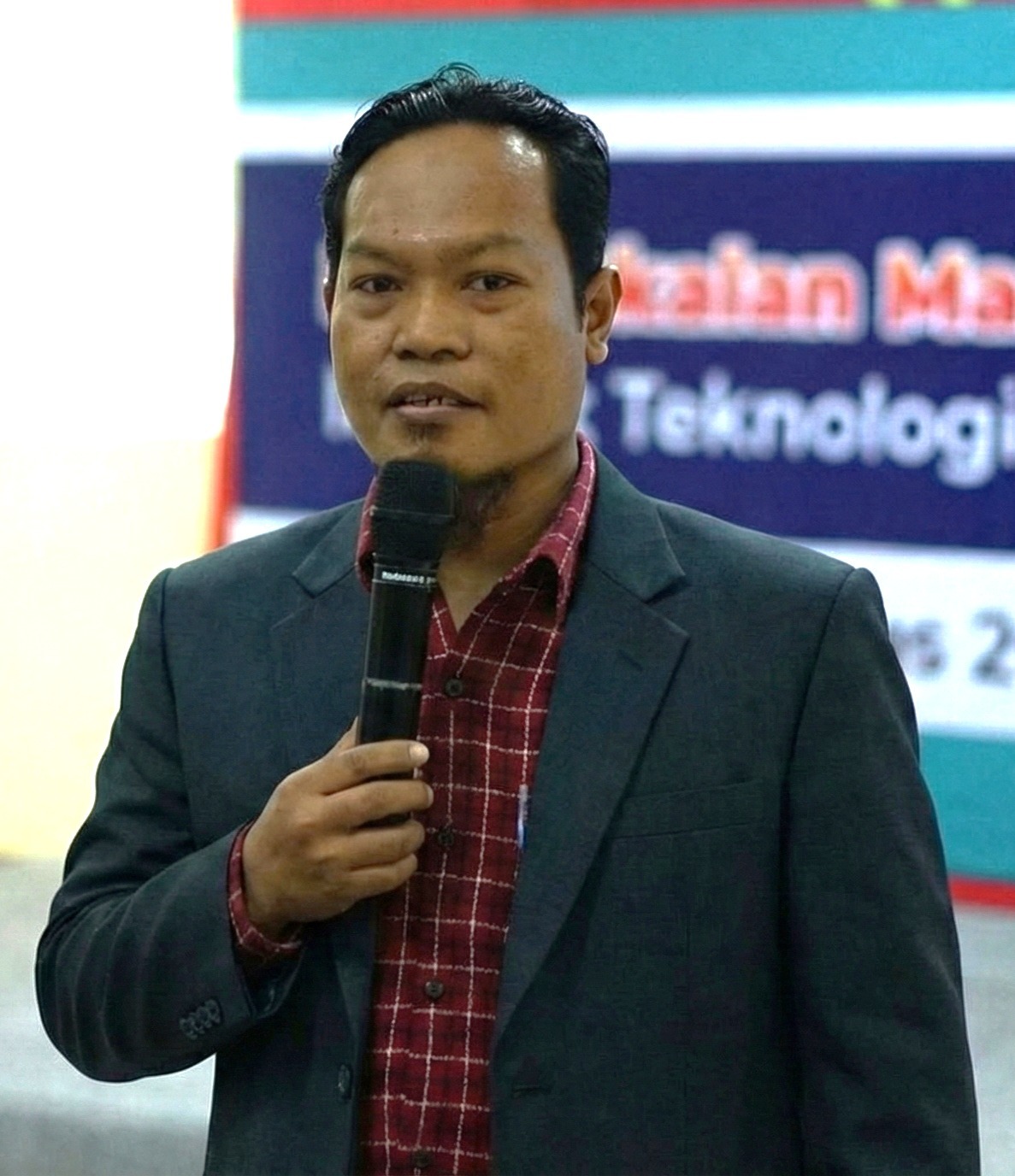 Bahrul Ulum Ilham, S.Pd, MM., Ph.D